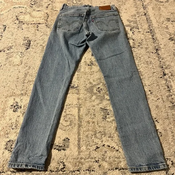 Levi's Women's Light Blue Classic Denim Jeans - Picture 13 of 15